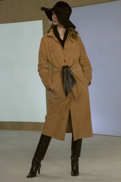 Look 16